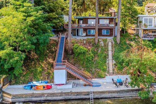 Vashon Island House | Waterfront Vashon Island Home, Beach Access and View