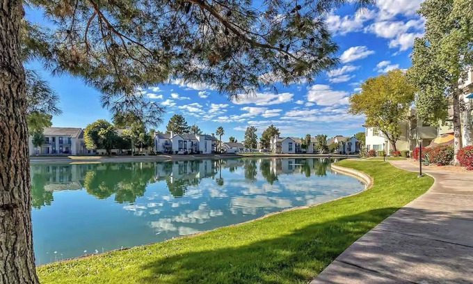 Chandler Condo | Waterfront view~Heated pools/spas~Pickleball/Tennis~Gym~Gated~BBQ~Eateries~Shops