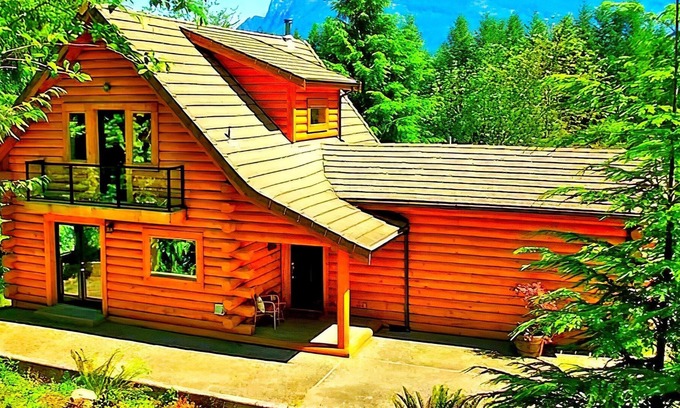Riverbend Cabin | ⭐Waterfront Views ❤ Tubing+Fishing @ Vacation Log Home