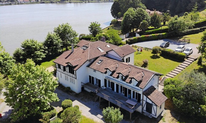 Bayonne House | Waterfront villa - Swimming pool and tennis court