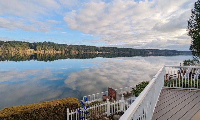 Shelton Cottage | Waterfront Villa with Private Beach, Hot tub, EV & WFH