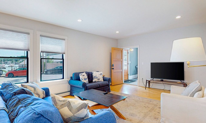 Camden House | Waterfront, walkable home with beautiful kitchen & washer/dryer - dog-friendly