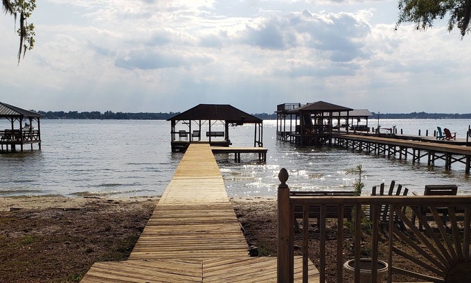 Elizabethtown Cottage | Waterfront White Cottage Cottage
