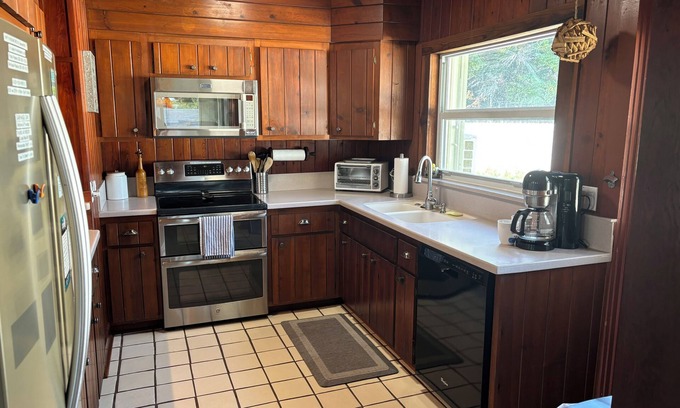 Palm City Cottage | Waterfront! Wide Views! Large Dock & Lift! 3/2 Cottage on Saint Lucie River