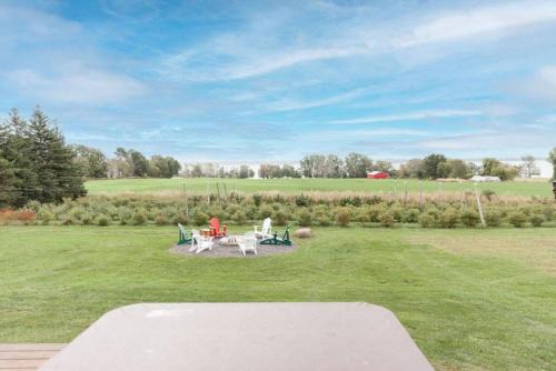 Greater Napanee House | Waterfront with Hot Tub Joanie's Farmhouse