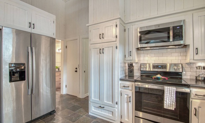 Franklin House | Waterfront wonder with amazing views, firepit, foosball, grill & covered porch