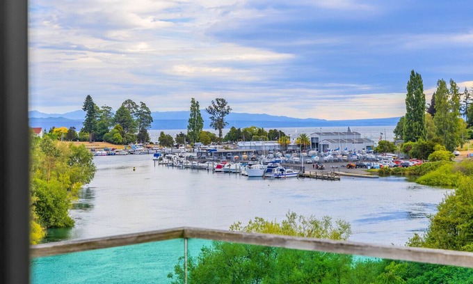 Taupo Apartment | Watermark on the Riverside - Central, modern apartment, stunning views