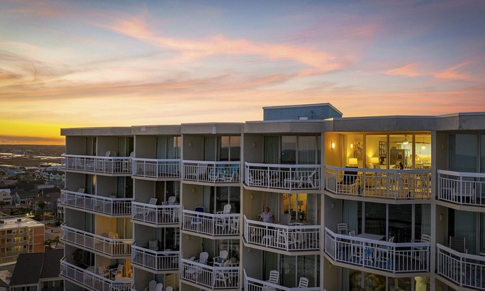 Garden City Condo | Water’s Edge 1508! Penthouse Level! Updated!