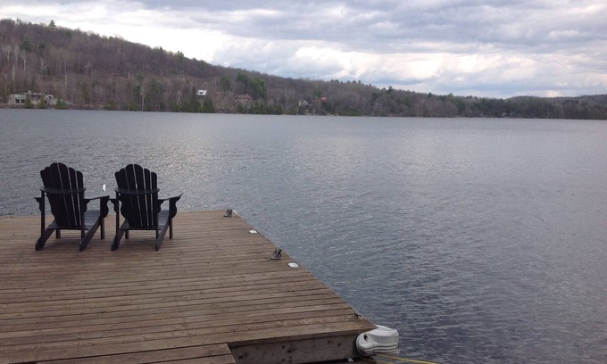 Val-des-Monts Cottage | Waters Edge on McGregor