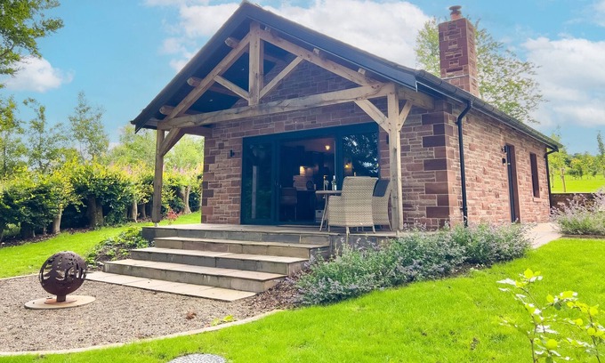 Wing Cottage | WATERS EDGE, romantic, luxury holiday cottage in Brampton, Cumbria