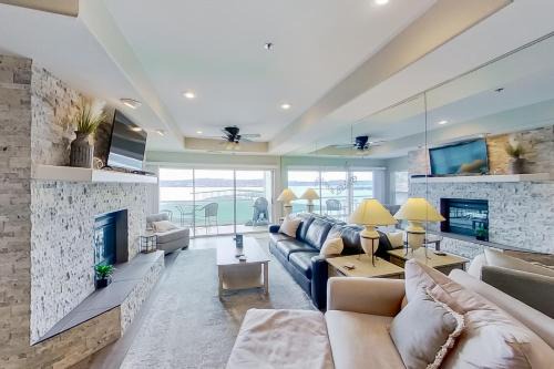 Lake Ozark Apartment | Waters Edge