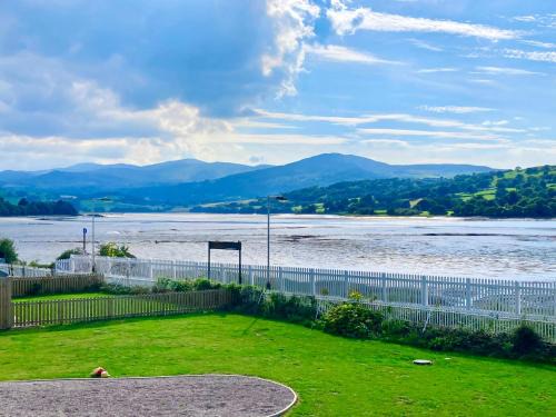 Llansanffraid Glan Conwy House | Waters Edge - Conwy Estuary