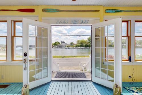 Buzzards Bay House | Waterside Beach House
