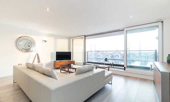 Docklands Apartment | Waterside Bliss Apart | ExCeL Centre | O2 Arena