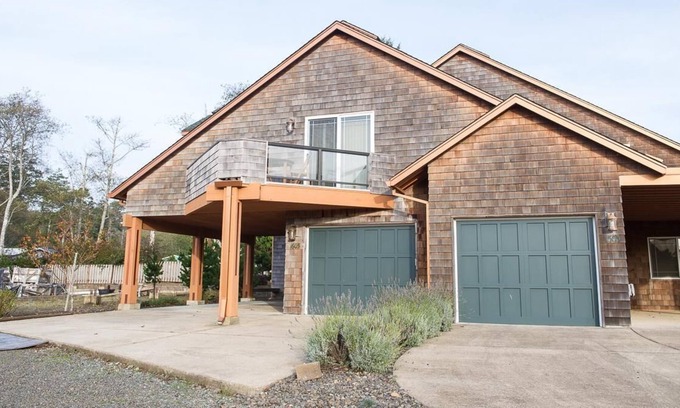 Rockaway Beach House | Waterside Family Fun