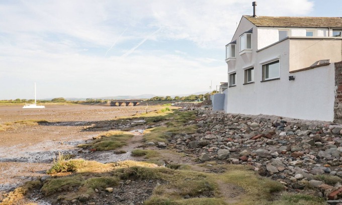 Ravenglass Cottage | WATERSIDE, family friendly, with open fire in Ravenglass