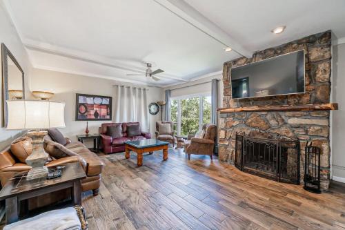 Rockwell House | Waterside Retreat on Hamilton