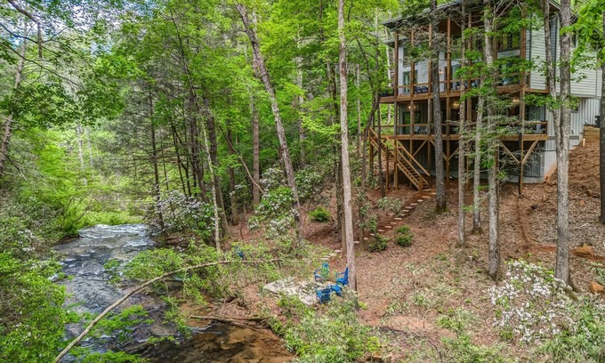 Ellijay Cabin | Watersong Rapids ~ 4BR Mountain Modern Luxury on a beautiful creek! Wow!