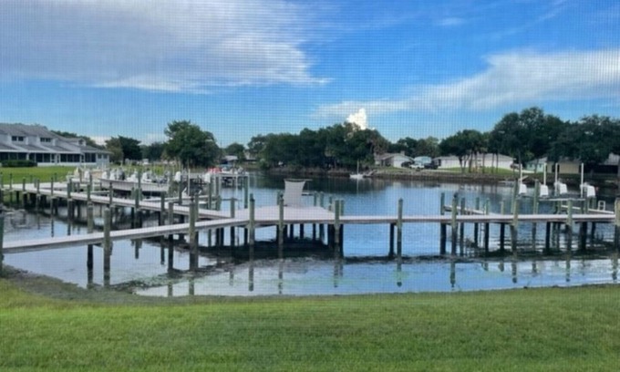 Crystal River Condo | Waterview comfortable condo with water access to the gulf and springs