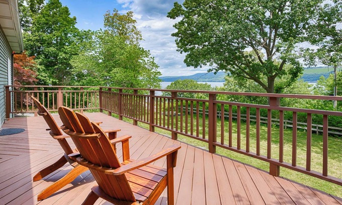 Valois House | Watkin' Lakeside: "Right Along Seneca Lake Wine Trail - Near Watkins Glen!"