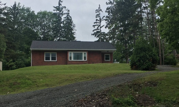 Watkins Glen House | Watkins Glen lake view rental