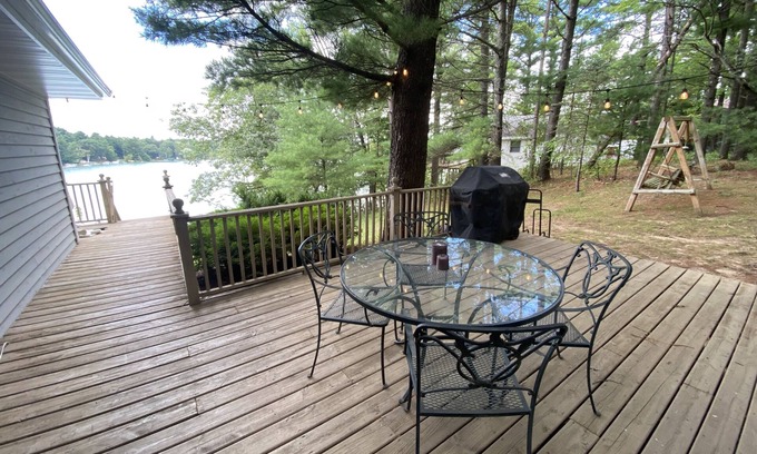 Wautoma Cottage | Wautoma lakefront cottage 3 bd/3 ba, 10 mins from ski hill