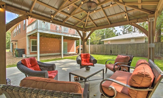 Waveland House | Waveland Family House, 4-Minute Drive to the Beach