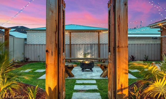 Fingal Bay House | Waves on Whitesands - absolutely EVERYTHING for your beach holiday