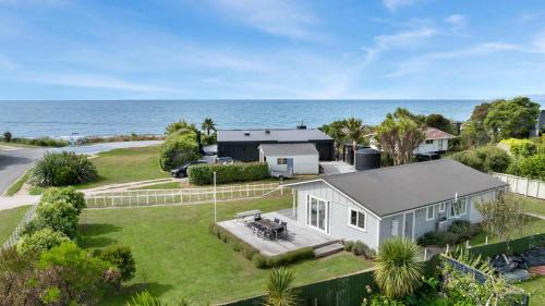 Parapara House | WaveSong Cottage - Your Escape by the Sea