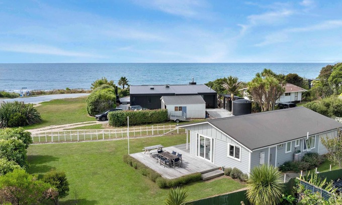 Parapara House | WaveSong Cottage - Your Escape by the Sea