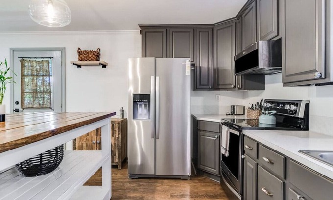 Breaux Bridge House | Way of Wisdom · Modern design small town charmer w/fast wifi