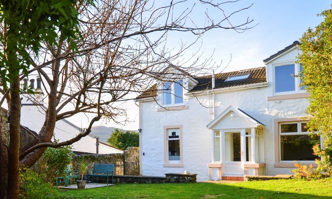Kilmun House | Wayside Cottage, sea views, quiet location