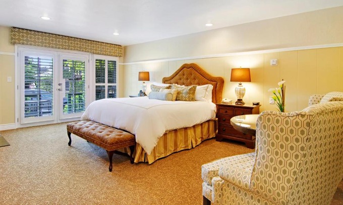 Golden Rectangle Hotel | Wayside Inn