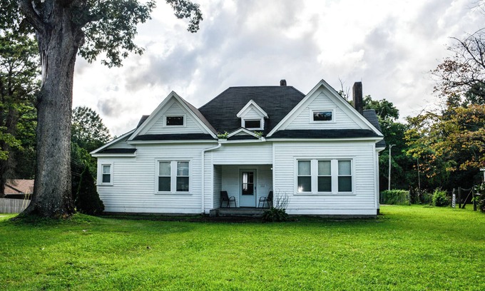 Jackson House | WE ARE CURRENTLY NOT ACCEPTING ANY RESERVATIONS PAST JULY 31