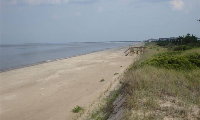 Broadkill Beach House | We are right on water, Dogs are invited. 2 nite min. 3 bedrooms two bath.