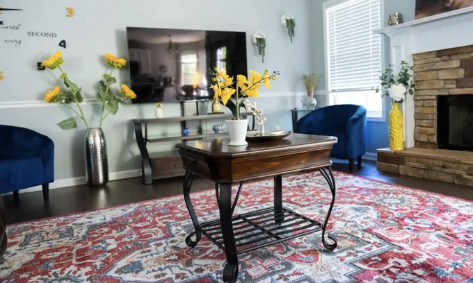Dallas House | We decided to choose a unique and very beautiful house for your peace and quiet.