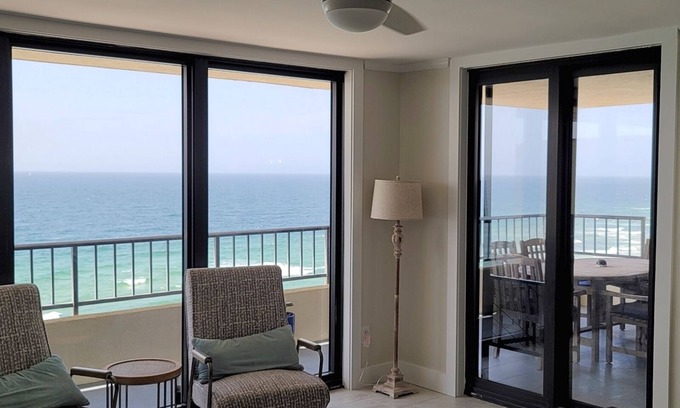 Orange Beach East Condo | WE HAVE A FEW SEPT + NOV DATES! 2/2, BALCONY w/SPLENDIFEROUS VIEWS!