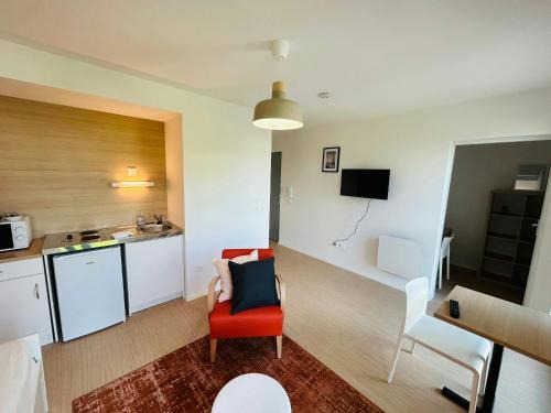 Barbatre Apartment | We Live In R - Suite 304