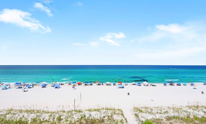 Crescent Beach Condo | We❤️Snowbirds-Gulf FRONT-Beachside Pool-Billiards Room-2BR Mariner East 505