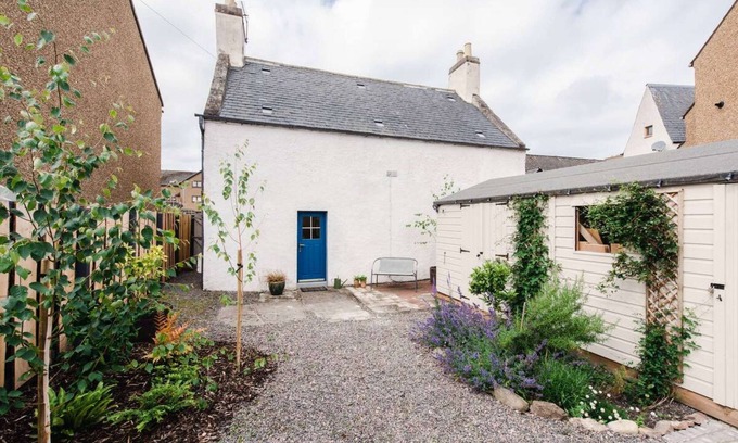 Inverness City Centre House | Weavers Cottage, Inverness