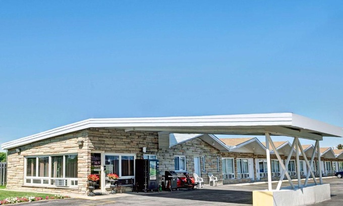 Rosemount Hotel | Weber Inn KItchener