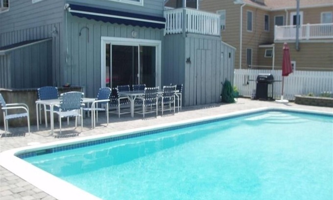 Stone Harbor House | Wedding Grps/Families 7bdrs, 4 Baths, Large Pool, 2 Blocks from Beach