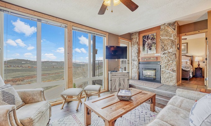 Silvercreek Condo | WEDDINGS HIKE BIKE GOLF RELAX-Walk to Base-UPDATED & AFFORDABLE/Amazing VIEWS!🌄
