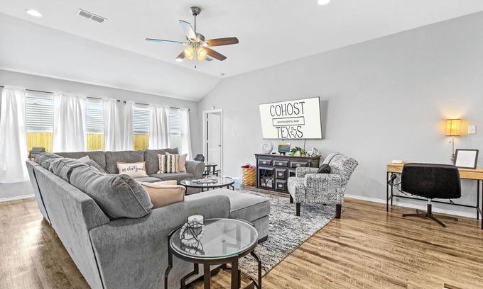 Abilene House | Weekday Fall Deals ~ Near Dyess ~Dogs OK~ Sleeps 8 ~ 5 Stars ~ Spacious ~Clean
