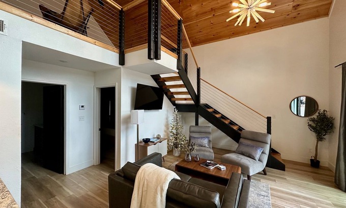 Gatlinburg - Pigeon Forge Cottage | Weekday Special as Low as $99 - 2