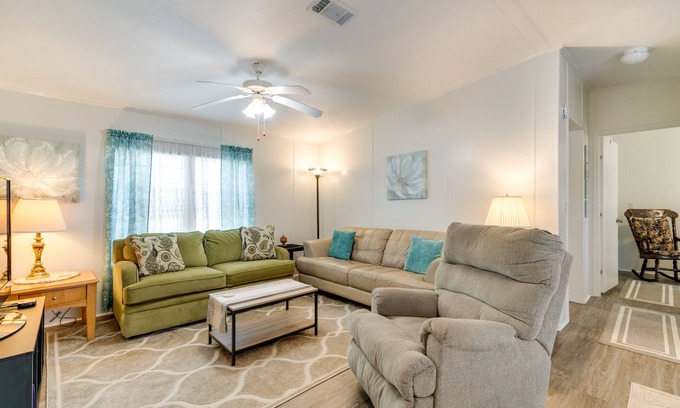 Brooksville House | Weeki Wachee Vacation Rental ~ 13 Mi to the Ocean!