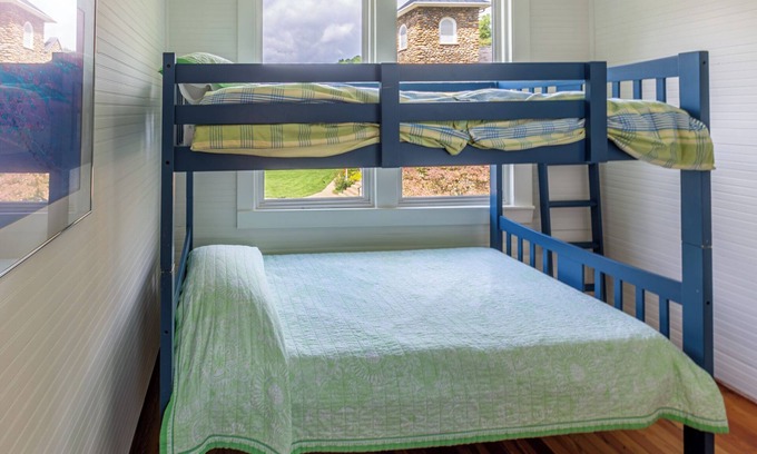 Lansing House | Weekly/Monthly Stays encouraged in the "Coolest Corner of the State"