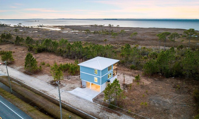 Port St. Joe House | ~Weekly Specials ~Bayfront retreat with stunning sunsets near Cape San Blas