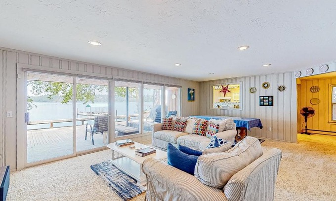 Clarksville House | Weeping Willow Cabin