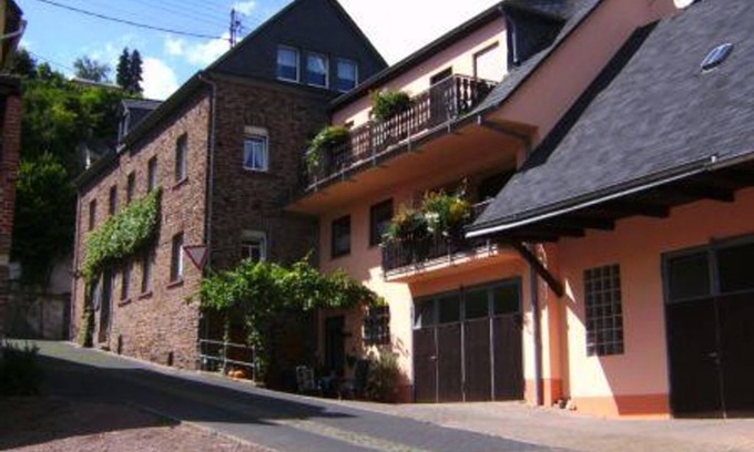 Briedel Bed & Breakfast | Weingut Gästehaus Karl-Otto Nalbach - Double room Shower/WC/partly balcony